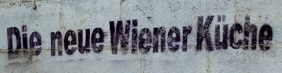 Graffiti mit dem Wortlaut &quot;Die neue Wiener K&uuml;che&quot;. Schlagworte: Beschriftung, Schild