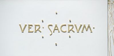 Schriftzug auf dem Ausstellungsgeb&auml;ude der Wiener Secession. Schlagworte: Architektur, Denkmal, Geb&auml;ude, Sehensw&uuml;rdigkeit, Stadtlandschaft