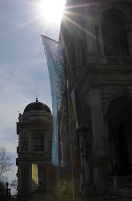 Aufnahme der Hauptuniversit&auml;t Wien. Schlagworte: Bildung, Geb&auml;ude, Gegenlicht, Sonne, Universit&auml;t