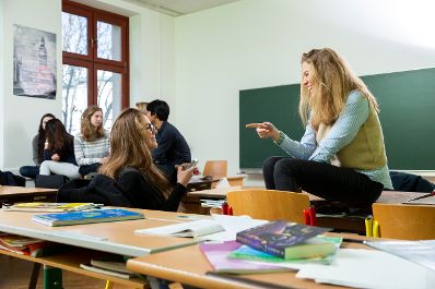 Sch&uuml;lerinnen und Sch&uuml;ler einer Klasse beim Unterricht. Schlagw&ouml;rter: Sch&uuml;lerinnen, Sch&uuml;ler, Klasse, Unterricht, Bildung, Schule, Rat f&uuml;r Bildung, Jugend, Kultur, Sport, EYC
