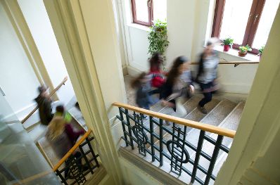 Sch&uuml;lerinnen und Sch&uuml;ler in einer Schule. Schlagw&ouml;rter: Sch&uuml;lerinnen, Sch&uuml;ler, Schule, Unterricht, Bildung, Rat f&uuml;r Bildung, Jugend, Kultur, Sport, EYC