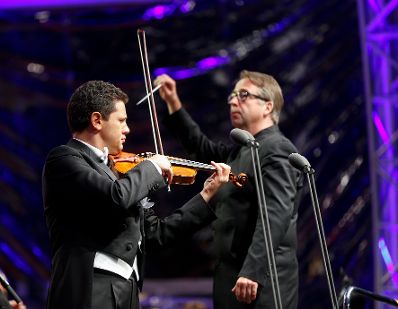 Das Fest der Freude am Heldenplatz. Schlagw&ouml;rter: Konzert, Heldenplatz, Fest der Freude, Musik, Orchester, Kunst, Kultur, Wiener Symphoniker, Rat f&uuml;r Bildung, Jugend, Kultur, Sport, EYC
