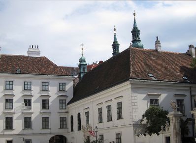Heiligenkreuzer-Hofkapelle im Heiligenkreuzerhof. Schlagworte: Architektur, Geb&auml;ude, Kirche, Sehensw&uuml;rdigkeit, Stadtlandschaft, Turm
