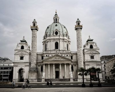 Aufnahme der Karlskirche in Wien. Schlagworte: Geb&auml;ude, Karlskirche, Kirche, Stadtlandschaft, Sehensw&uuml;rdigkeit