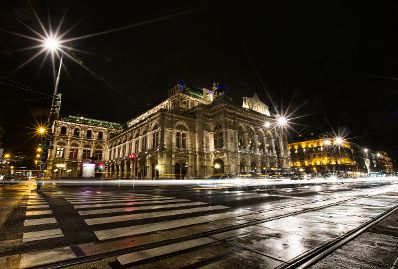 Die Wiener Staatsoper bei Nacht. Schlagw&ouml;rter: Staatsoper, Wien, Sehensw&uuml;rdigkeit, Langzeitbelichtung, Nacht, Rat f&uuml;r Verkehr, Telekommunikation und Energie, TTE