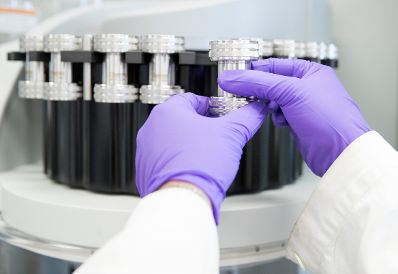 Arbeitsmaterial in der Internationalen Atomenergie-Organisation. Schlagw&ouml;rter: IAEO, IAEA, International Atomic Energy Agency, Radioaktivit&auml;t, radioaktiv, Versuch, Wissenschaft, Vereinte Nationen, Sicherheit, Kernenergie, Rat f&uuml;r Umwelt, ENVI, Rat f&uuml;r Wettbewerbsf&auml;higkeit, COMPET