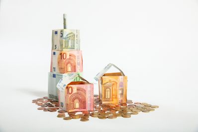 H&auml;user aus Geld. Schlagw&ouml;rter: EU, Europ&auml;ische Union, Haus, Geld, Euro, Budget, M&uuml;nzen, Rat f&uuml;r Allgemeine Angelegenheiten, GAC, Rat f&uuml;r Justiz und Inneres, JHA, Rat f&uuml;r Wettbewerbsf&auml;higkeit, COMPET, Rat f&uuml;r Wirtschaft und Finanzen, ECOFIN