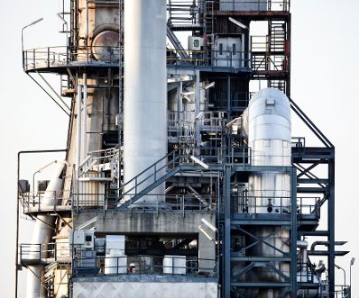 Aufnahmen der Raffinerie Schwechat. Schlagw&ouml;rter: Raffinerie, &Ouml;l, Roh&ouml;l, Erd&ouml;l, OMV, Pipeline, Brennstoff, fossil, Rat f&uuml;r Verkehr, Telekommunikation und Energie, TTE, Rat f&uuml;r Wettbewerbsf&auml;higkeit, COMPET Rat f&uuml;r Umwelt, ENVI