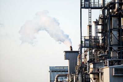 Aufnahmen der Raffinerie Schwechat. Schlagw&ouml;rter: Raffinerie, &Ouml;l, Roh&ouml;l, Erd&ouml;l, OMV, Pipeline, Brennstoff, fossil, Rat f&uuml;r Verkehr, Telekommunikation und Energie, TTE, Rat f&uuml;r Wettbewerbsf&auml;higkeit, COMPET Rat f&uuml;r Umwelt, ENVI