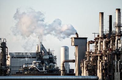 Aufnahmen der Raffinerie Schwechat. Schlagw&ouml;rter: Raffinerie, &Ouml;l, Roh&ouml;l, Erd&ouml;l, OMV, Pipeline, Brennstoff, fossil, Rat f&uuml;r Verkehr, Telekommunikation und Energie, TTE, Rat f&uuml;r Wettbewerbsf&auml;higkeit, COMPET Rat f&uuml;r Umwelt, ENVI