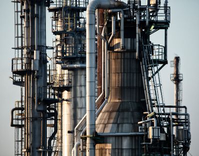 Aufnahmen der Raffinerie Schwechat. Schlagw&ouml;rter: Raffinerie, &Ouml;l, Roh&ouml;l, Erd&ouml;l, OMV, Pipeline, Brennstoff, fossil, Rat f&uuml;r Verkehr, Telekommunikation und Energie, TTE, Rat f&uuml;r Wettbewerbsf&auml;higkeit, COMPET Rat f&uuml;r Umwelt, ENVI