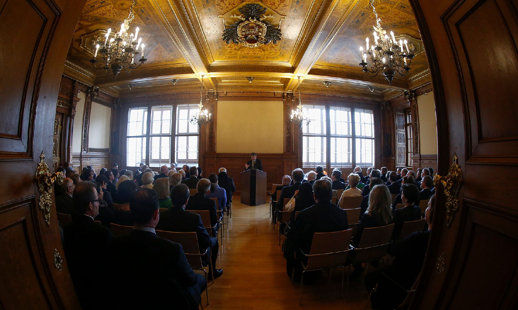 Am 25. Februar 2015 überreichte Sektionschef Michael P. Franz des Goldene Ehrenzeichen für Verdienste um die Republik Österreich an Rudolf Luftensteiner.
