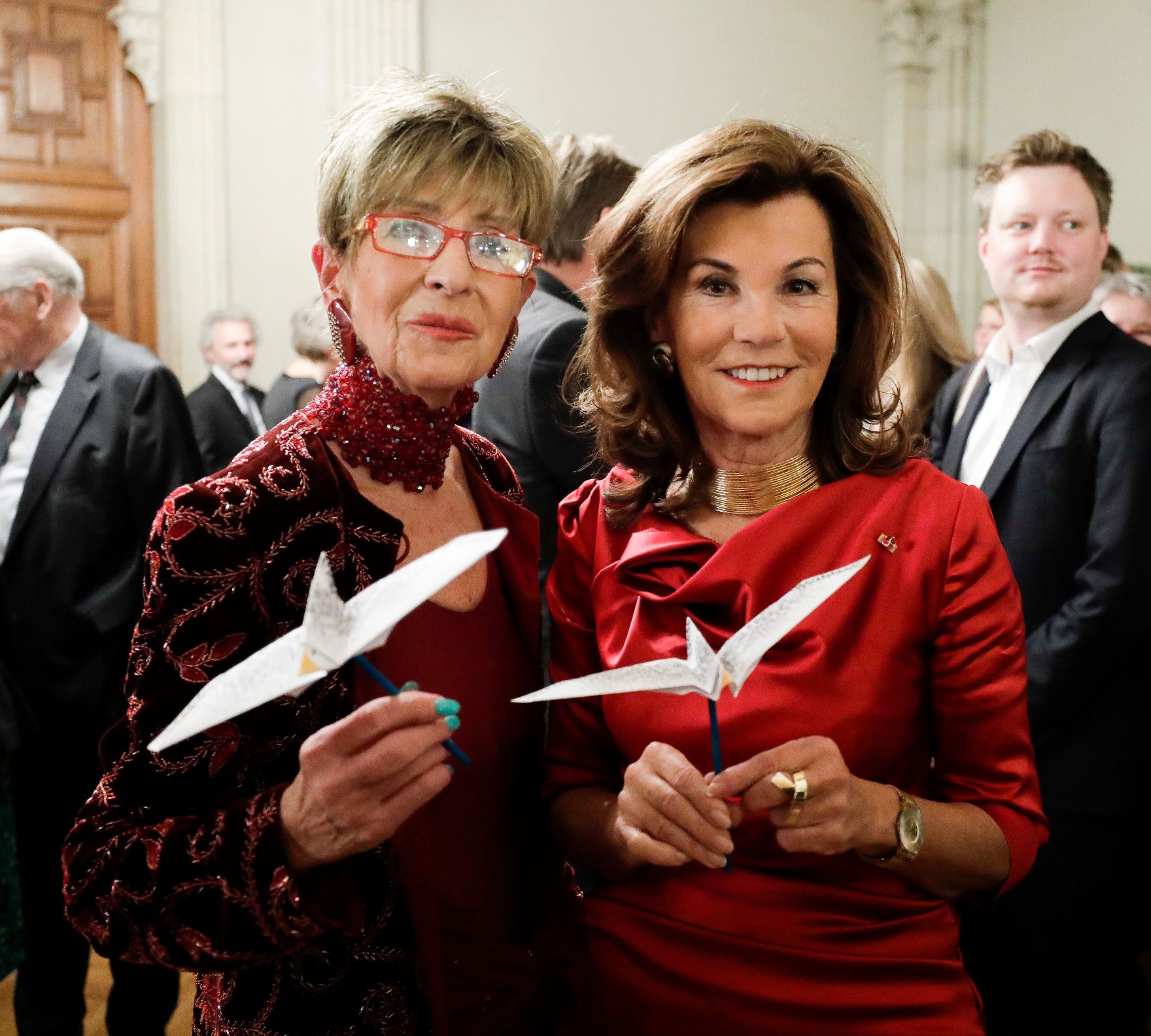 Am 29. November 2019 nahm Bundeskanzlerin Brigitte Bierlein (r.) an der Veranstaltung 30 Jahre Möwe teil. Im Bild mit der Präsidentin von Möwe Ingrid Korosec (l.).