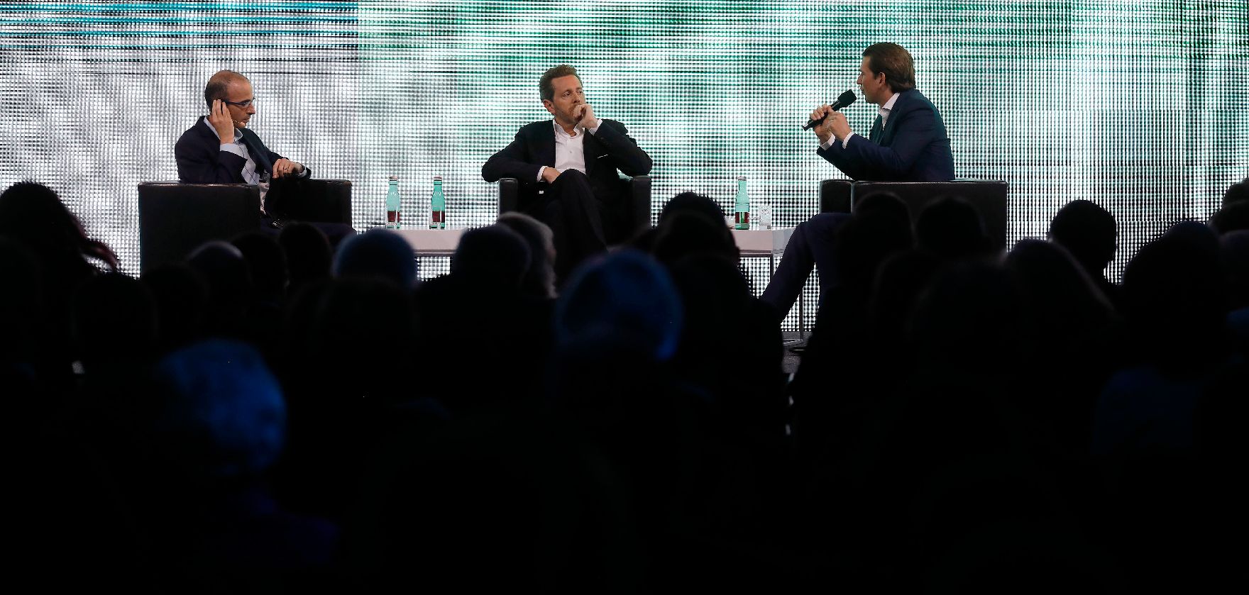 Am 7. Mai 2019 nahm Bundeskanzler Sebastian Kurz (r.) an der Veranstaltung "The European Dream" teil. Im Bild mit dem Wirtschaftskammerpräsident Harald Mahrer (m.) und dem israelischen Historiker Yuval Noah Harari (l.).