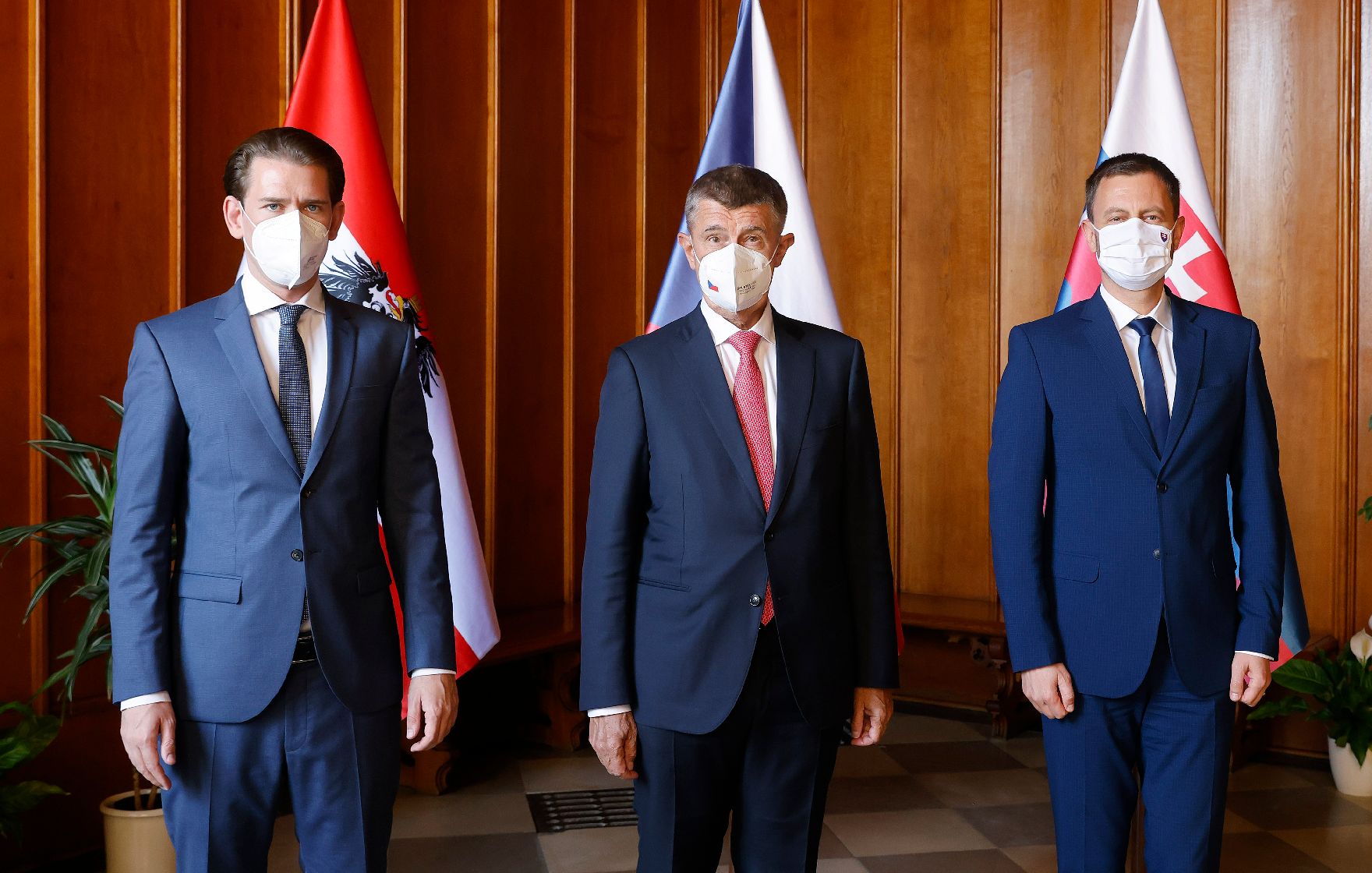 Am 7. September 2021 fand das „SLAVKOV-3 Treffen“ in Tschechien statt. Im Bild Bundeskanzler Sebastian Kurz (l.), der tschechische Ministerpräsident Andrej Babiš (m.) und der slowakische Ministerpräsident Igor Matoviè (r.).