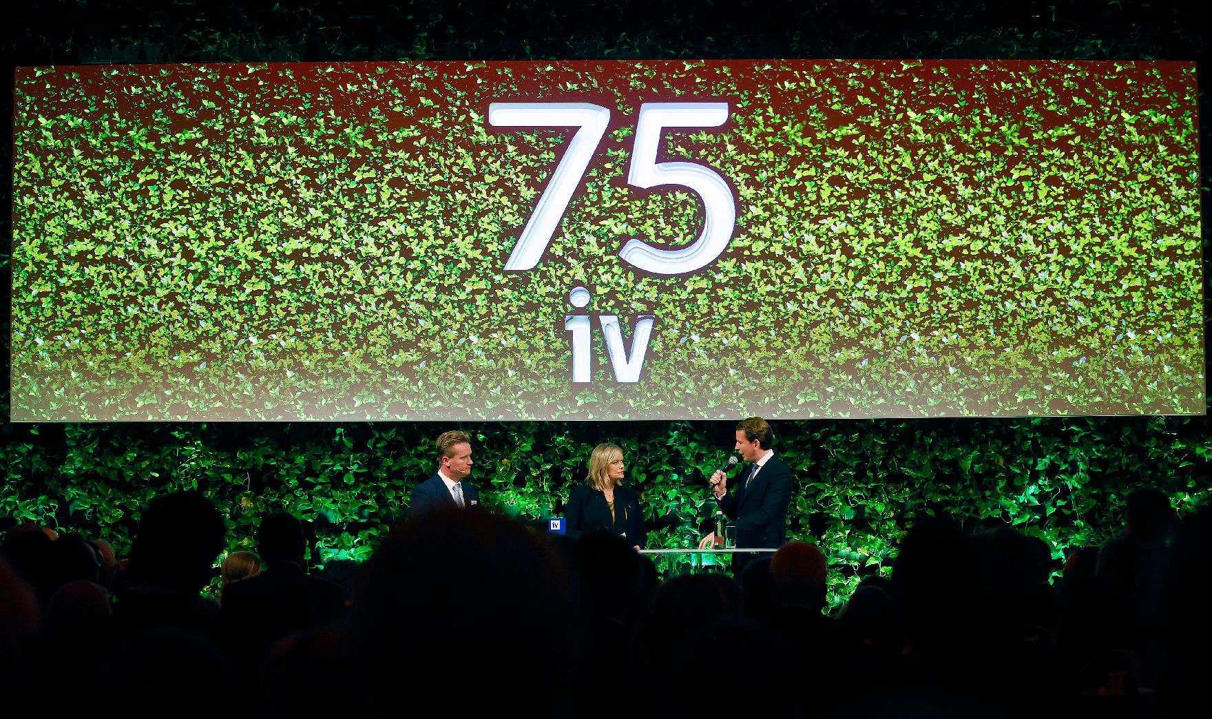 Am 30. September 2021 nahm Bundeskanzler Sebastian Kurz (r.) an der Feier 75 Jahre Industriellenvereinigung teil.
