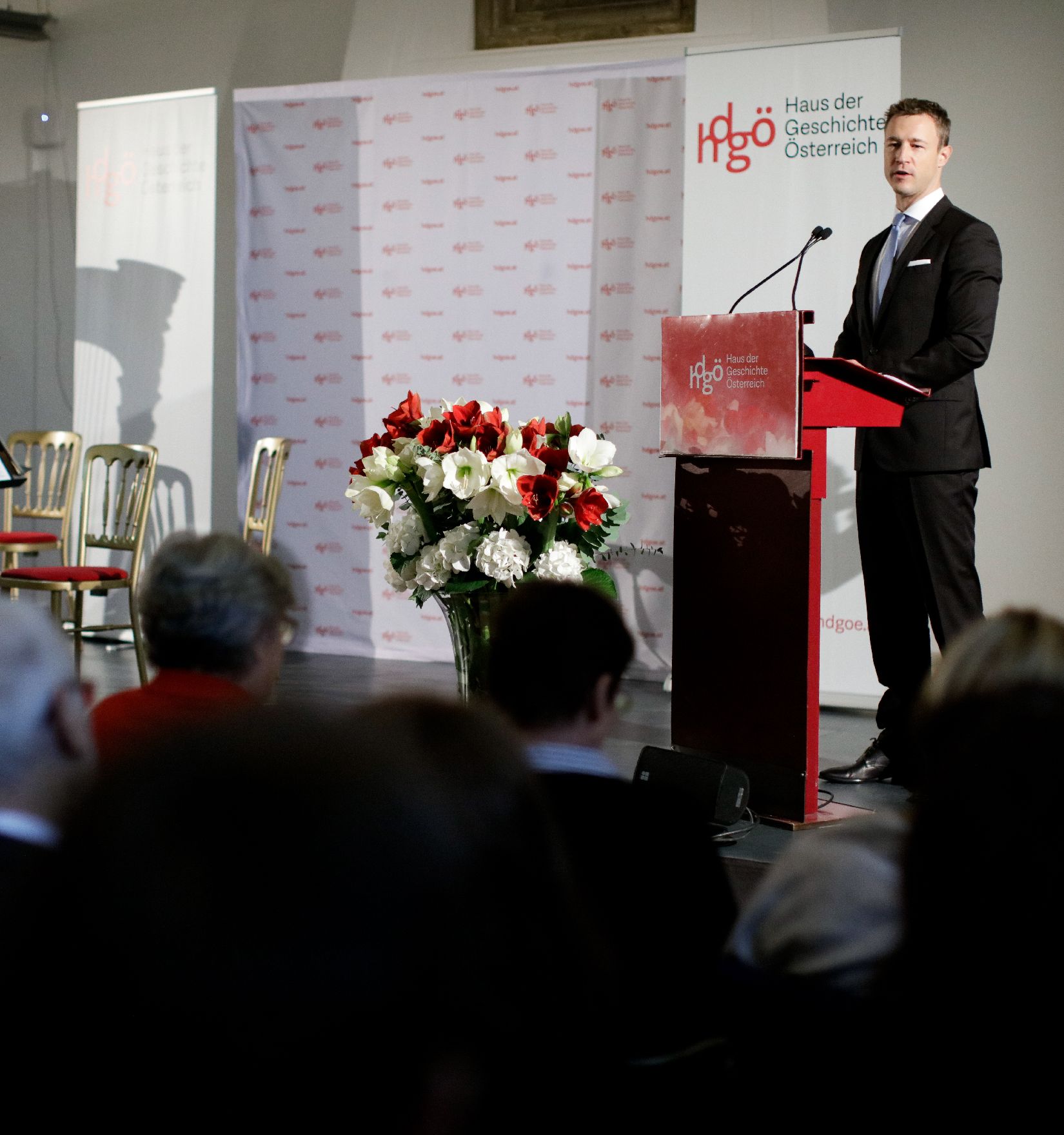 Am 10. November 2018 nahm Bundesminister Gernot Blümel (im Bild) am Festakt anlässlich der Eröffnung des Hauses der Geschichte teil.