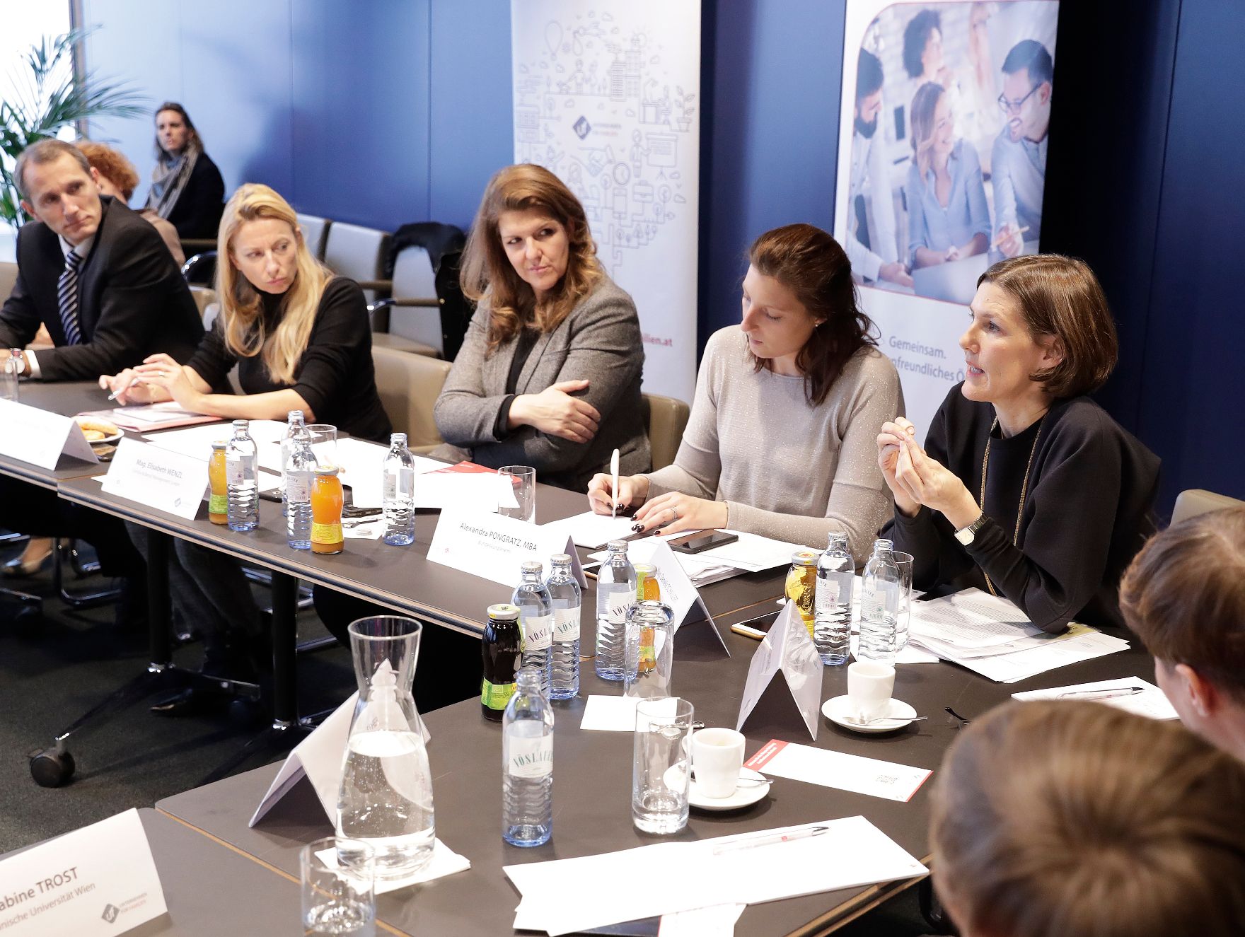 Am 22. November 2018 nahm Bundesministerin Juliane Bogner-Strauß (2.v.l) am Vernetzungstreffen zum Thema Betriebliche Kinderbetreuung teil.