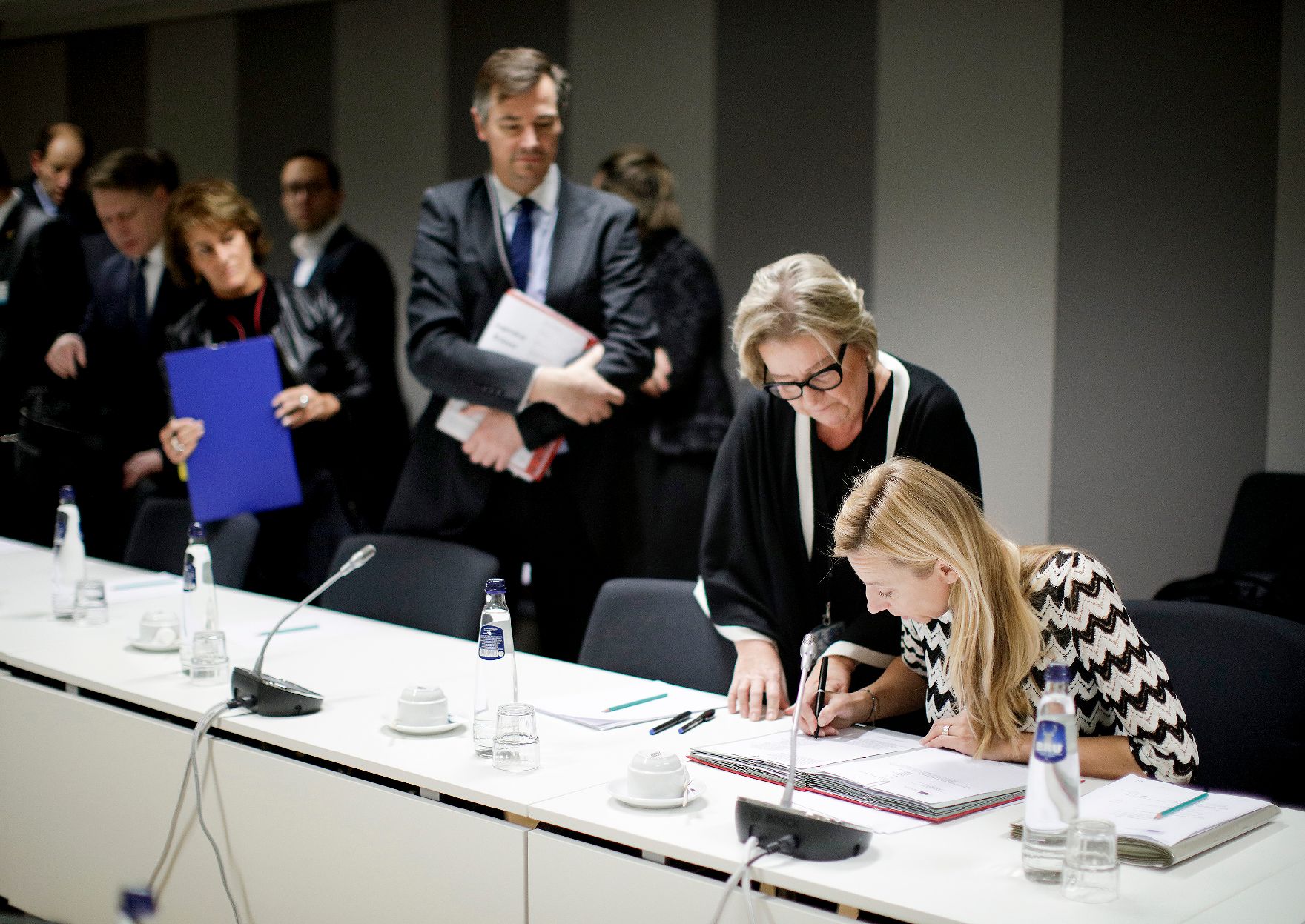 Am 26. November 2018 setzte Bundesministerin Juliane Bogner-Strauß (r.) ihre Reise nach Brüssel anlässlich des Formellen Jugendrates fort. Im Bild beim Arbeitsgespräch mit EU-Kommissar Tibor Navracsics.