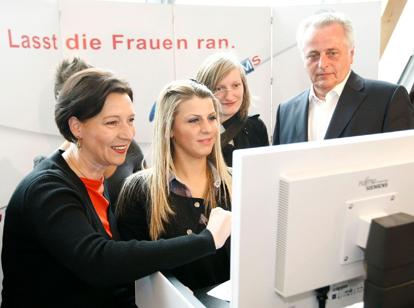 Bundesministerin Heinisch-Hosek bei der Veranstaltung "Finde deinen eigenen Weg - 2. Girl Event in Wien" in der UCI Millenium City.