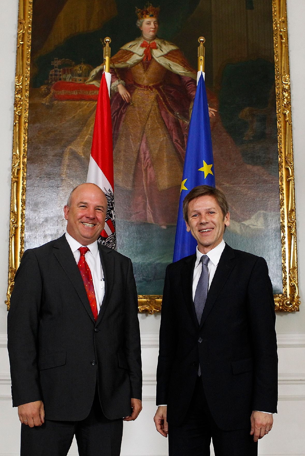 Am 6. Juni 2012 empfing Staatssekretär Josef Ostermayer (r.) den Menschenrechtskommissar des Europarates Nils Muižnieks (l.) zu einem Gespräch im Bundeskanzleramt.