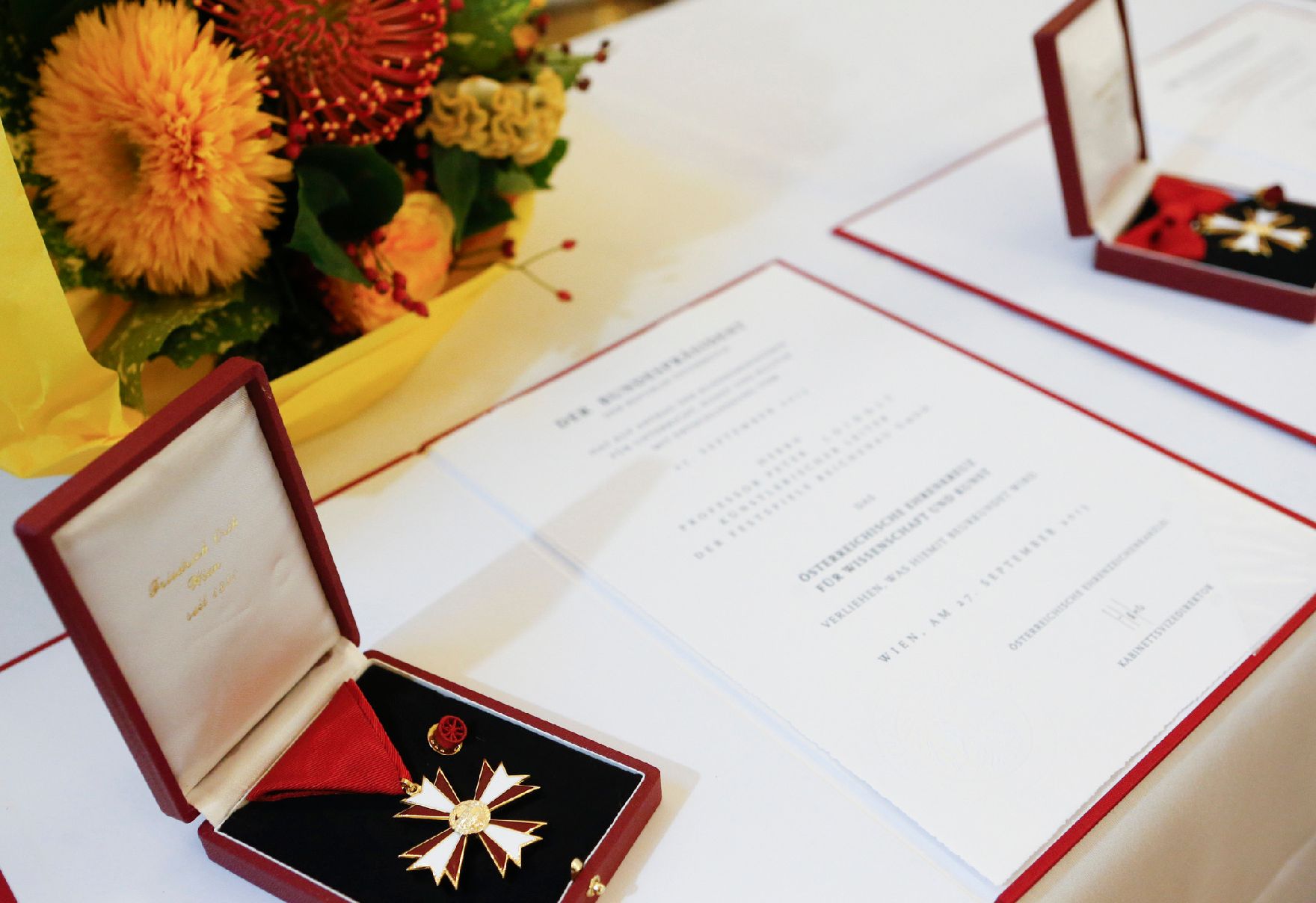 Am 23. September 2014 überreichte Kunst- und Kulturminister Josef Ostermayer das Österreichische Ehrenkreuz für Wissenschaft und Kunst an Renate und Peter Loidolt.