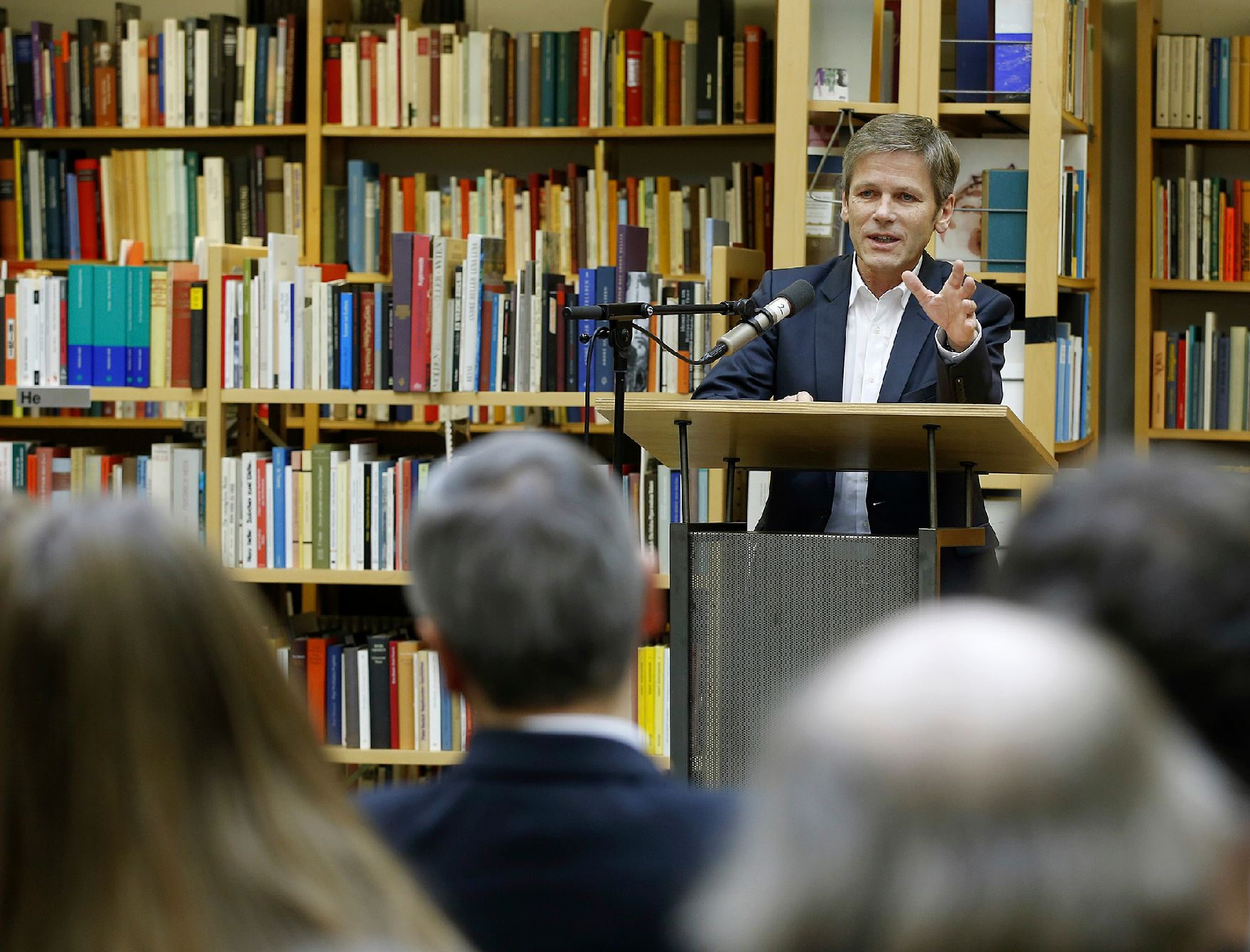 Am 23. November 2014 überreichte Kunst- und Kulturminister Josef Ostermayer (im Bild) den Erich Fried Preis 2014 an Judith Hermann.