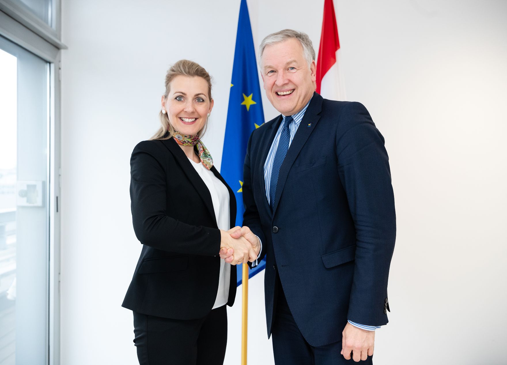 Am 2. März 2020 empfing Bundesministerin Christine Aschbacher (l.) den niederösterreichischen Landesrat Martin Eichtinger (r.) zu einem Arbeitsgespräch in ihrem Büro.