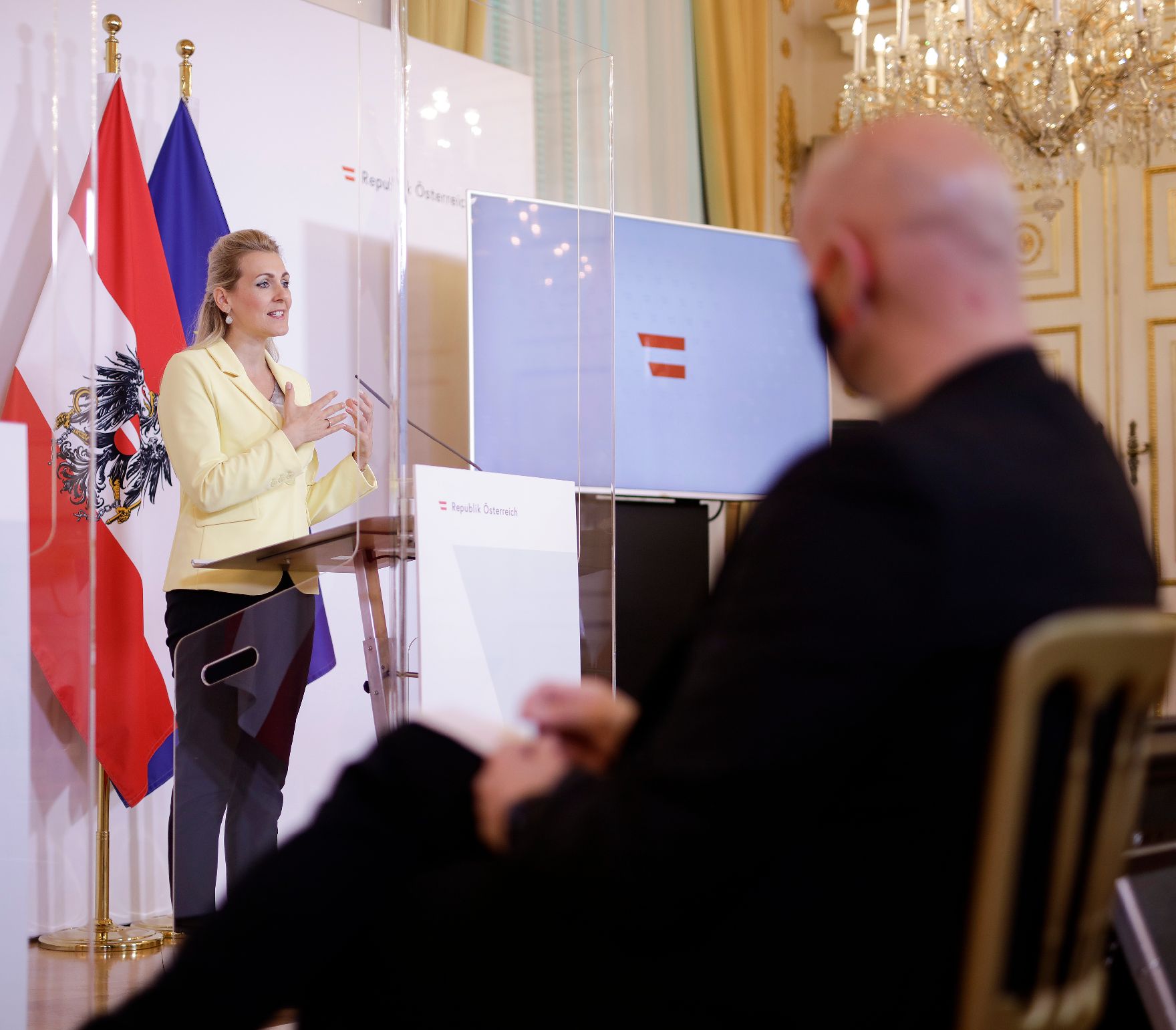 Am 2. Juni 2020 fand ein Pressestatement zu den Maßnahmen gegen die Krise im Bundeskanzleramt statt. Im Bild Arbeitsministerin Christine Aschbacher.