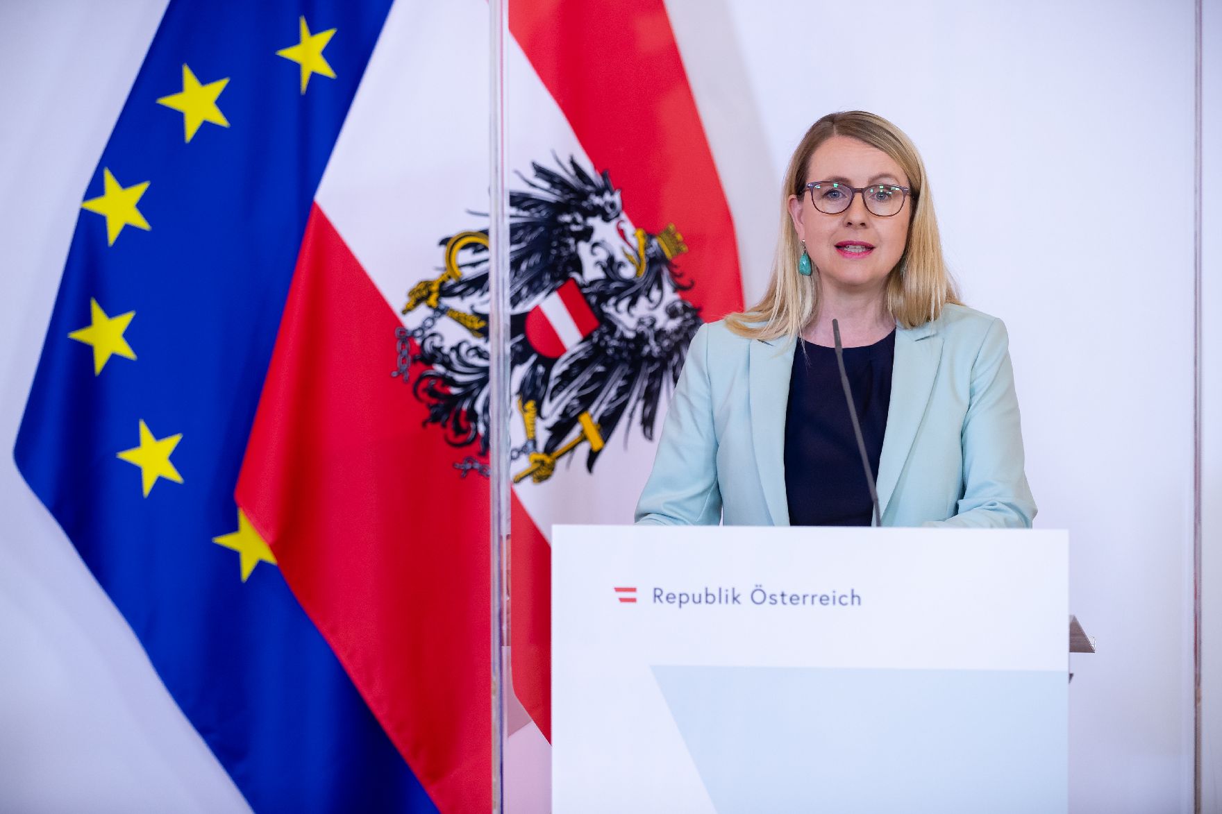 Am 9. Juni 2020 fand ein Pressestatement zu den Maßnahmen gegen die Krise im Bundeskanzleramt statt. Im Bild Wirtschaftsministerin Margarete Schramböck.