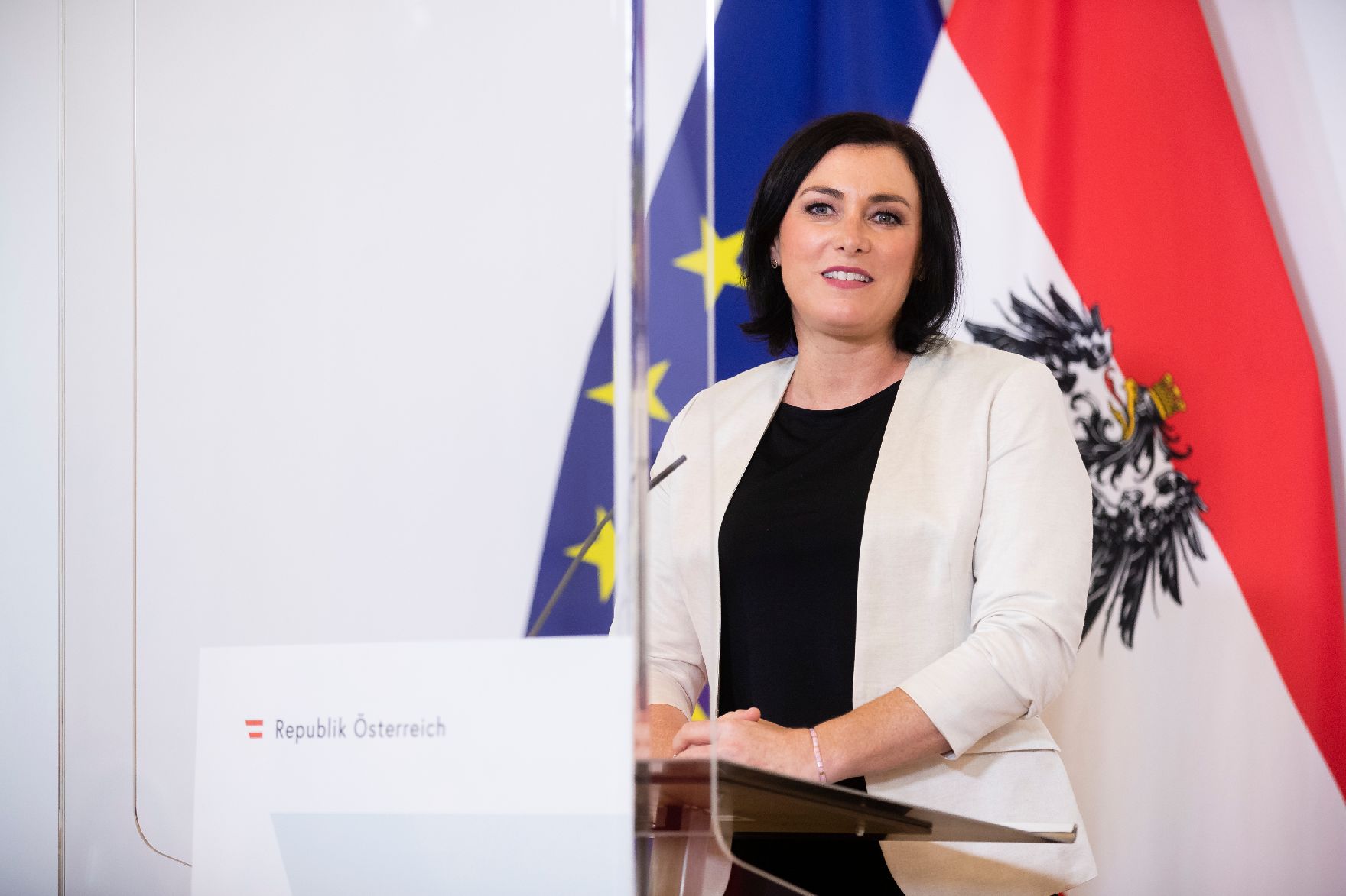 Am 22. September 2020 fand ein Pressestatement zu den Maßnahmen gegen die Krise im Bundeskanzleramt statt. Im Bild Bundesministerin Elisabeth Köstinger.