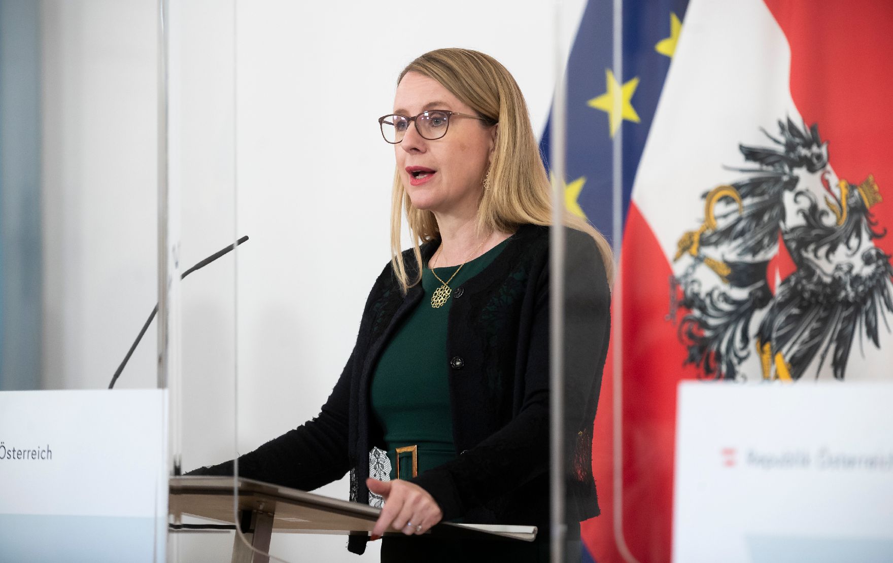 Am 22. Dezember 2020 fand ein Pressestatement zu den Maßnahmen gegen die Krise im Bundeskanzleramt statt. Im Bild Bundesministerin Margarete Schramböck.