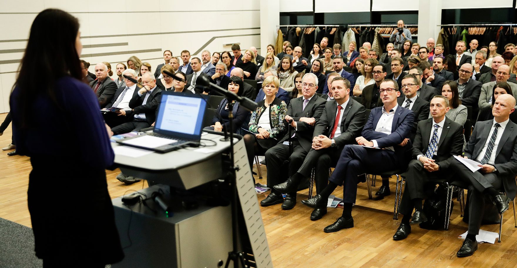Am 22. November 2017 fand die Eröffnung des Kompetenzzentrums für Verwaltungswissenschaften auf dem FH Campus Wien statt. Im Bild Staatssekretärin Muna Duzdar.