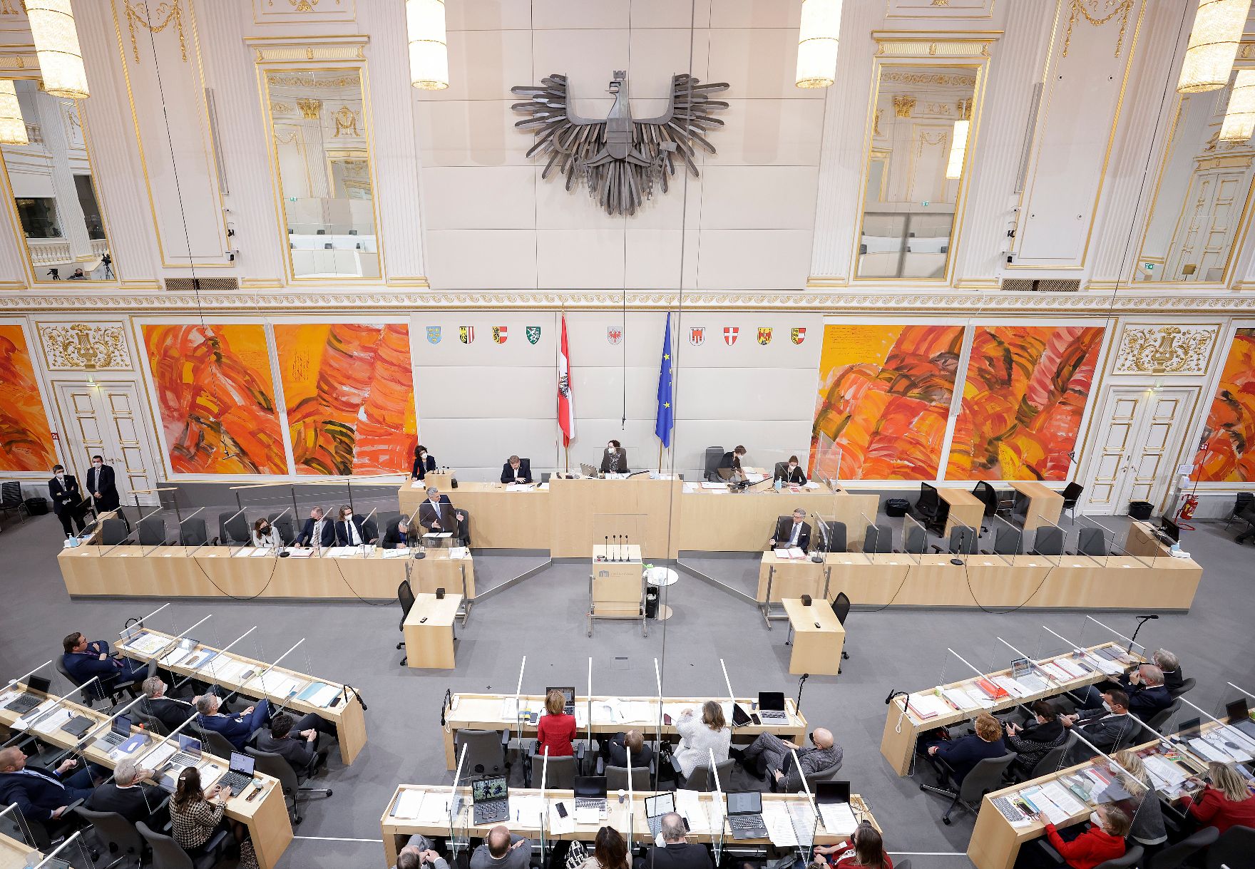 Am 21. Dezember 2021 nahm Bundeskanzler Karl Nehammer an der Plenarsitzungen des Bundesrates teil.
