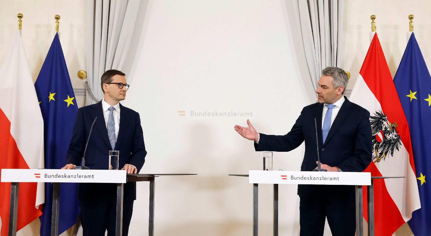 Am 9. März 2022 empfing Bundeskanzler Karl Nehammer (r.) den polnischen Premierminister Mateusz Morawiecki (l.) zu einem Gespräch.