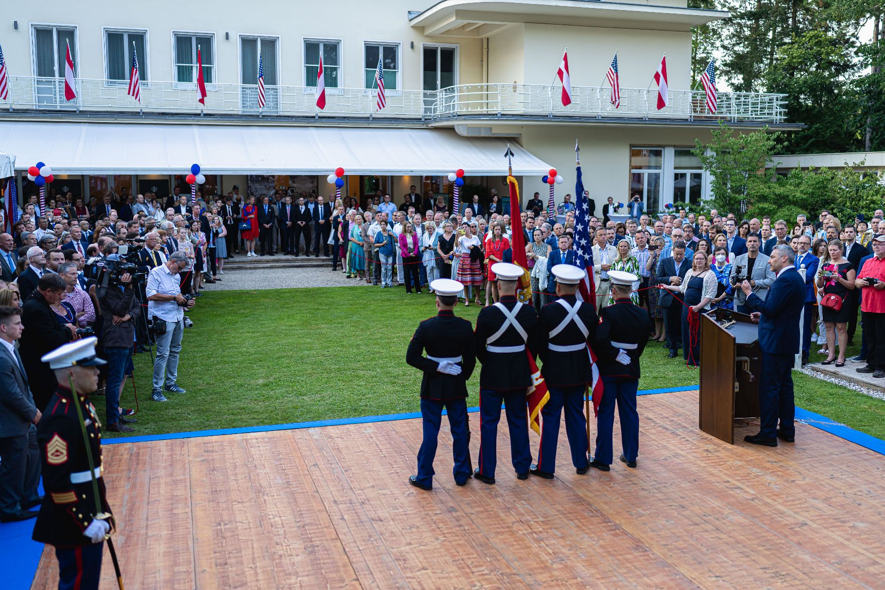 Am 06. Juli 2022 war Bundeskanzler Karl Nehammer (im Bild) bei den Feierlichkeiten zum 4. Juli in der Residenz der US Botschafterin, Victoria Kennedy.