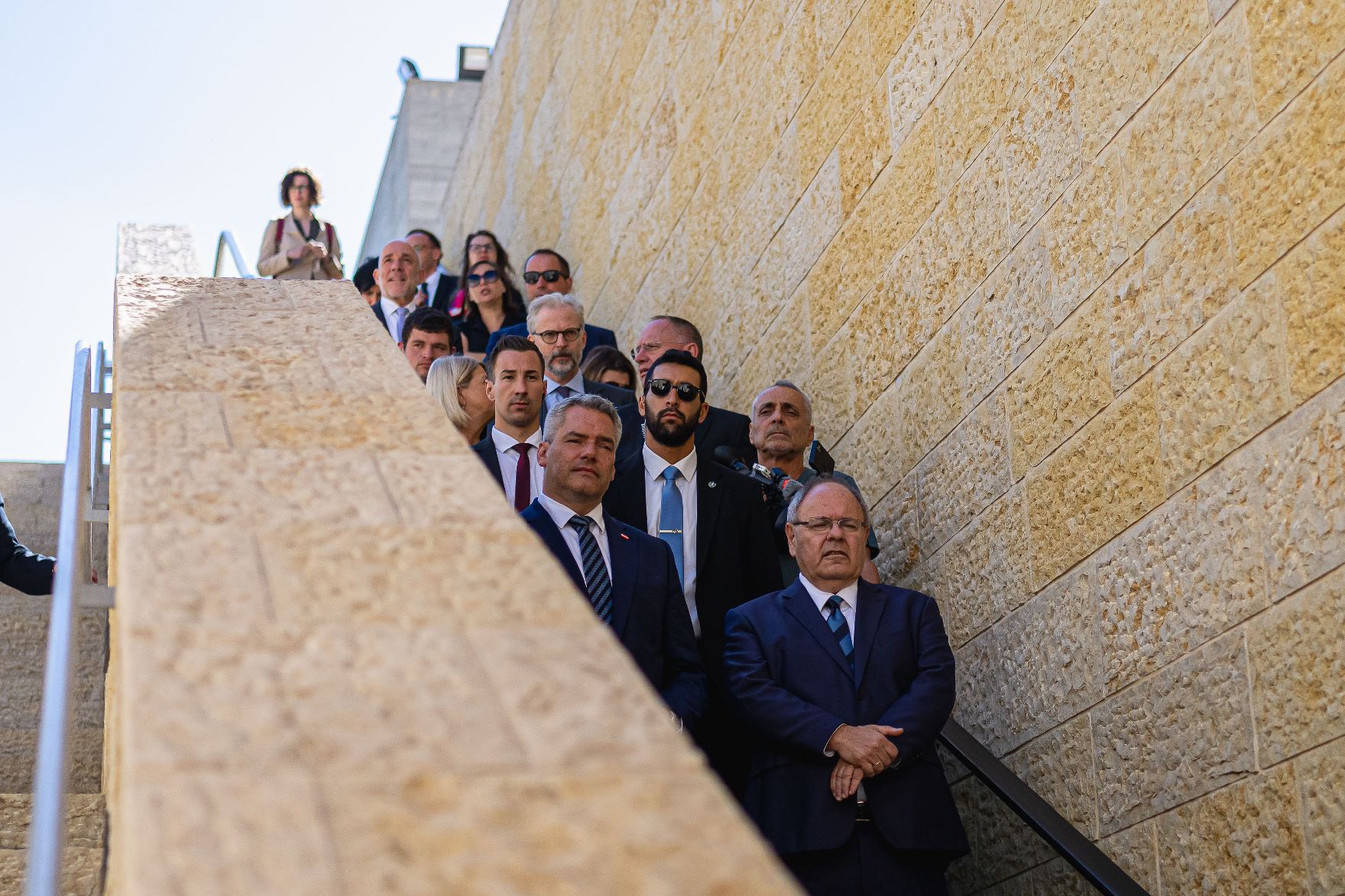 Am 12. Juli 2022 besuchte Bundeskanzler Karl Nehammer (im Bild) das „Yad Vashem - The World Holocaust Remembrance Center“ in Israel.