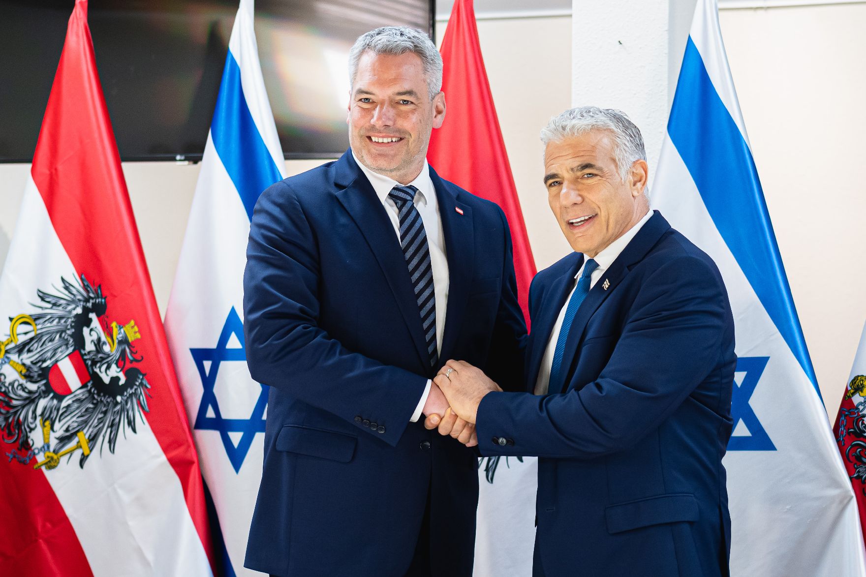 Am 12. Juli 2022 traf Bundeskanzler Karl Nehammer (l.) den Israelischen Außenminister Yair Lapid (r.).