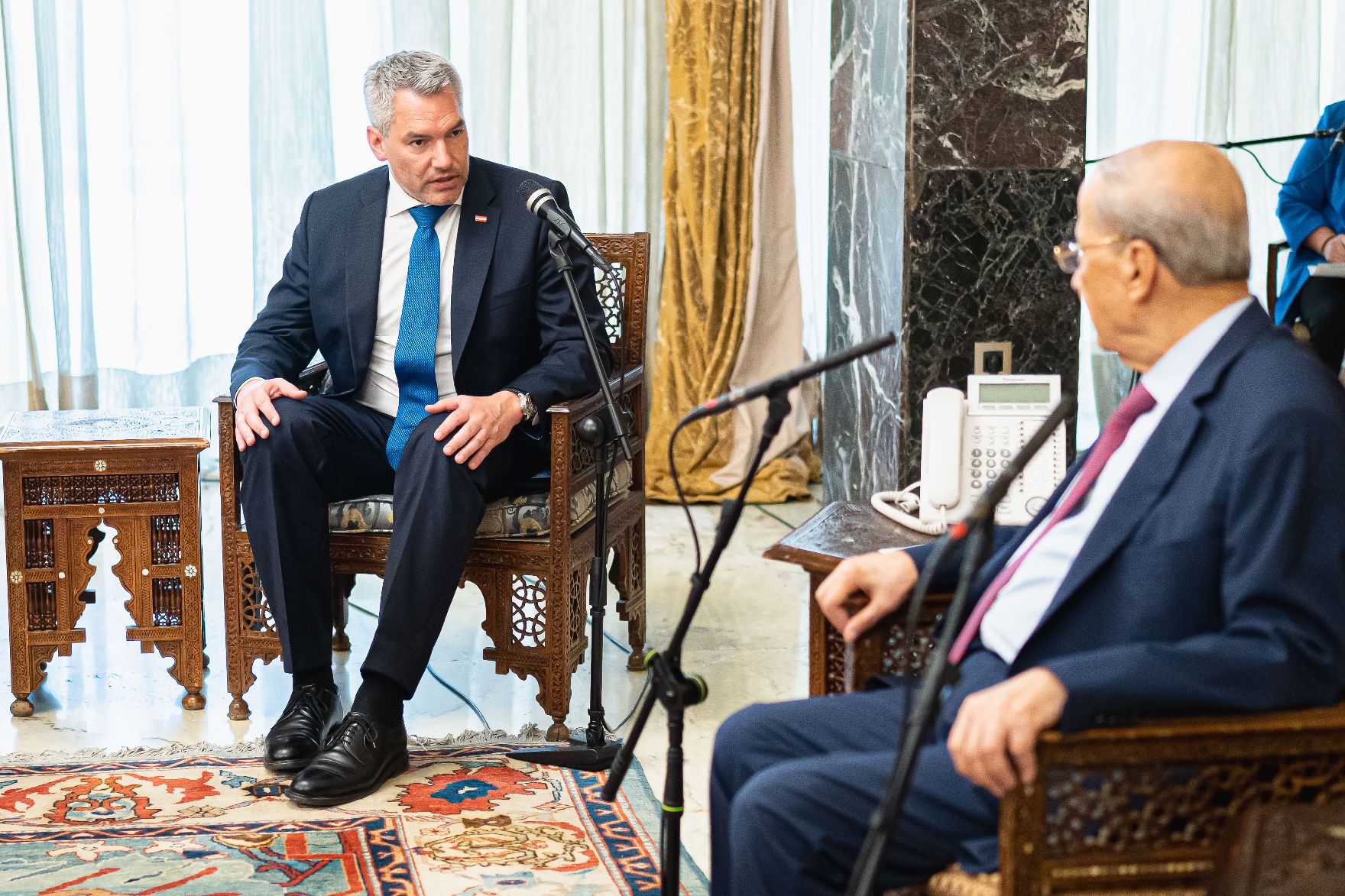 Am 14. Juli 2022 reiste Bundeskanzler Karl Nehammer (l.) nach Beirut. Im Bild beim Treffen mit dem libanesischen Präsidenten Michel Aoun (r.).