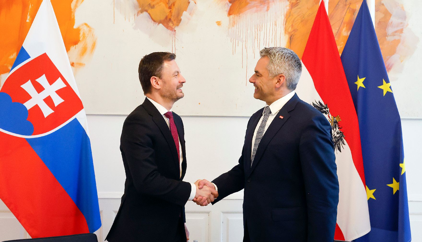 Am 18. Juli 2022 empfing Bundeskanzler Karl Nehammer (r.) den Ministerpräsident der Slowakei Eduard Heger (l.).