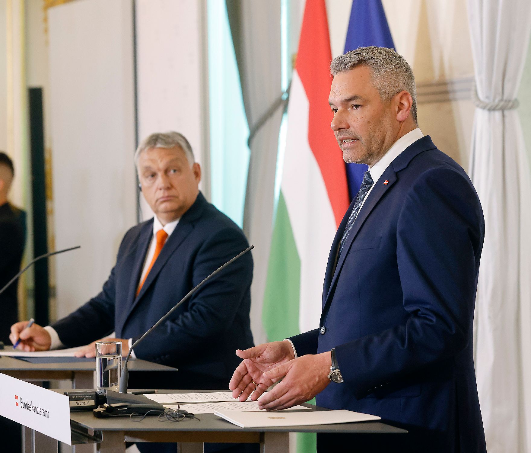 Am 28. Juli 2022 empfing Bundeskanzler Karl Nehammer (r.) den ungarischen Ministerpräsident Viktor Orban (l.). Im Bild bei einem gemeinsamen Pressestatement.