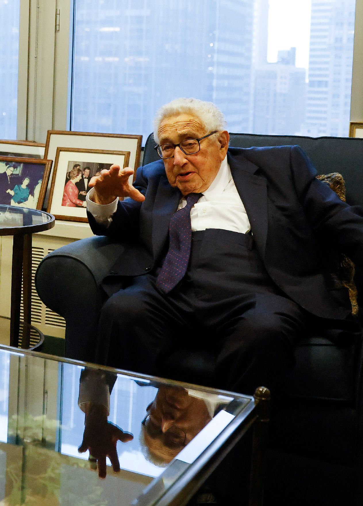 Am 19. September 2022 reiste Bundeskanzler Karl Nehammer zu einem mehrtägigen Arbeitsbesuch nach New York. Im Bild Henry Kissinger.