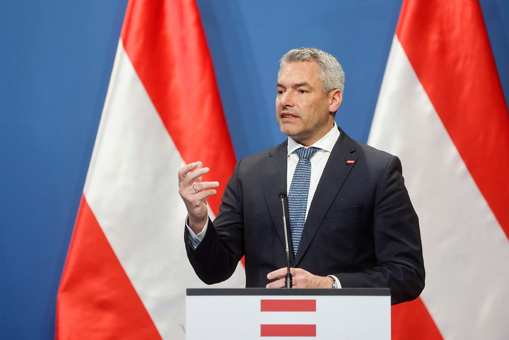 Am 3. Oktober 2022 nahm Bundeskanzler Karl Nehammer (im Bild) an der Migrationskonferenz in Budapest teil.