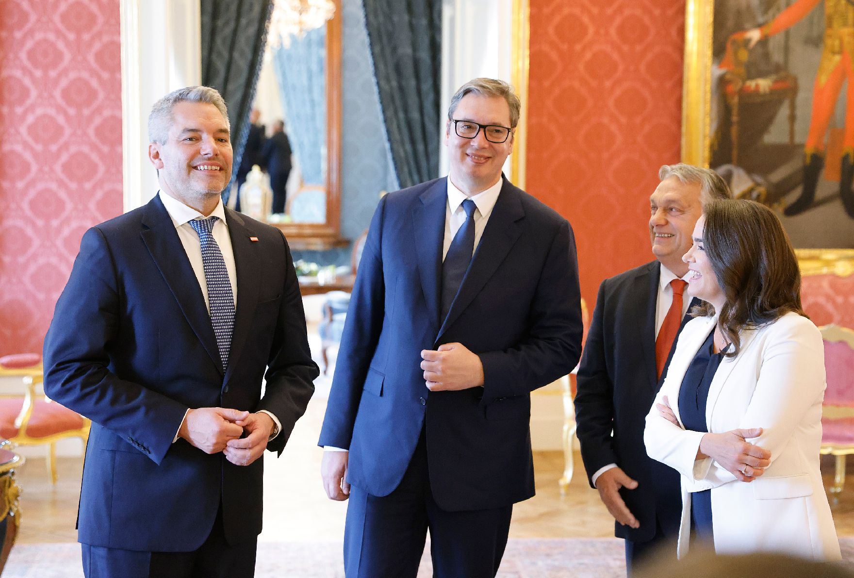 Am 3. Oktober 2022 nahm Bundeskanzler Karl Nehammer (l.) an der Migrationskonferenz in Budapest teil. Im Bild mit dem ungarischen Premierminister Viktor Orban (3.v.l.) und dem serbischen Präsidenten Aleksandar Vucic (2.v.l.)und der ungarischen Präsidentin Katalin Novak (r.)