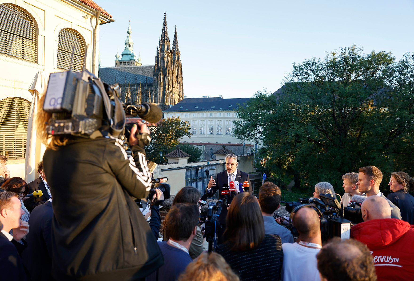 Am 6. Oktober 2022 nahm Bundeskanzler Karl Nehammer an dem Europäischen Rat der Staats und Regierungschefs in Prag teil.