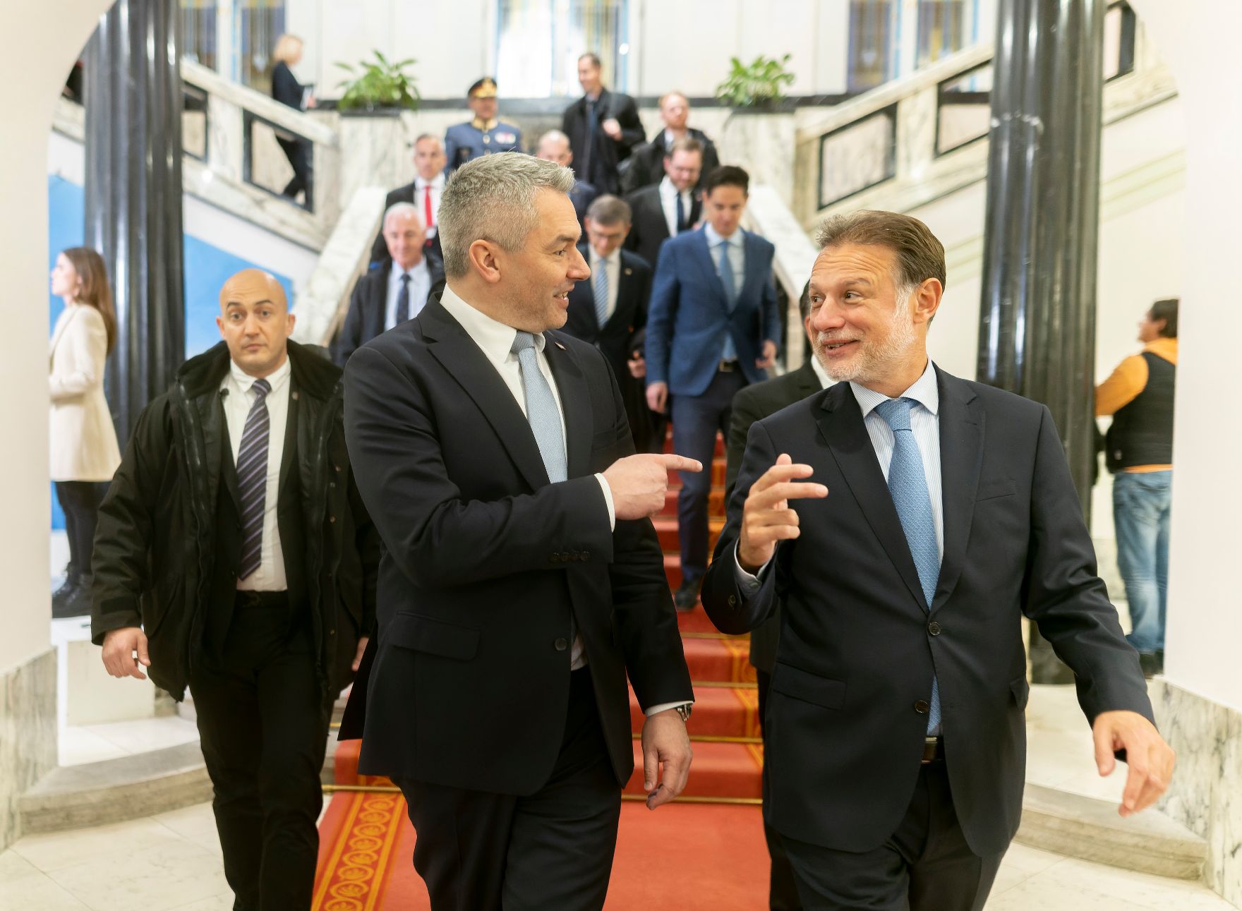 Am 23. November 2022 reiste Bundeskanzler Karl Nehammer (l.) zu einem Arbeitsbesuch nach Zagreb. Im Bild mit dem kroatischen Parlamentspräsidenten, Goran Jandokovic (r.).