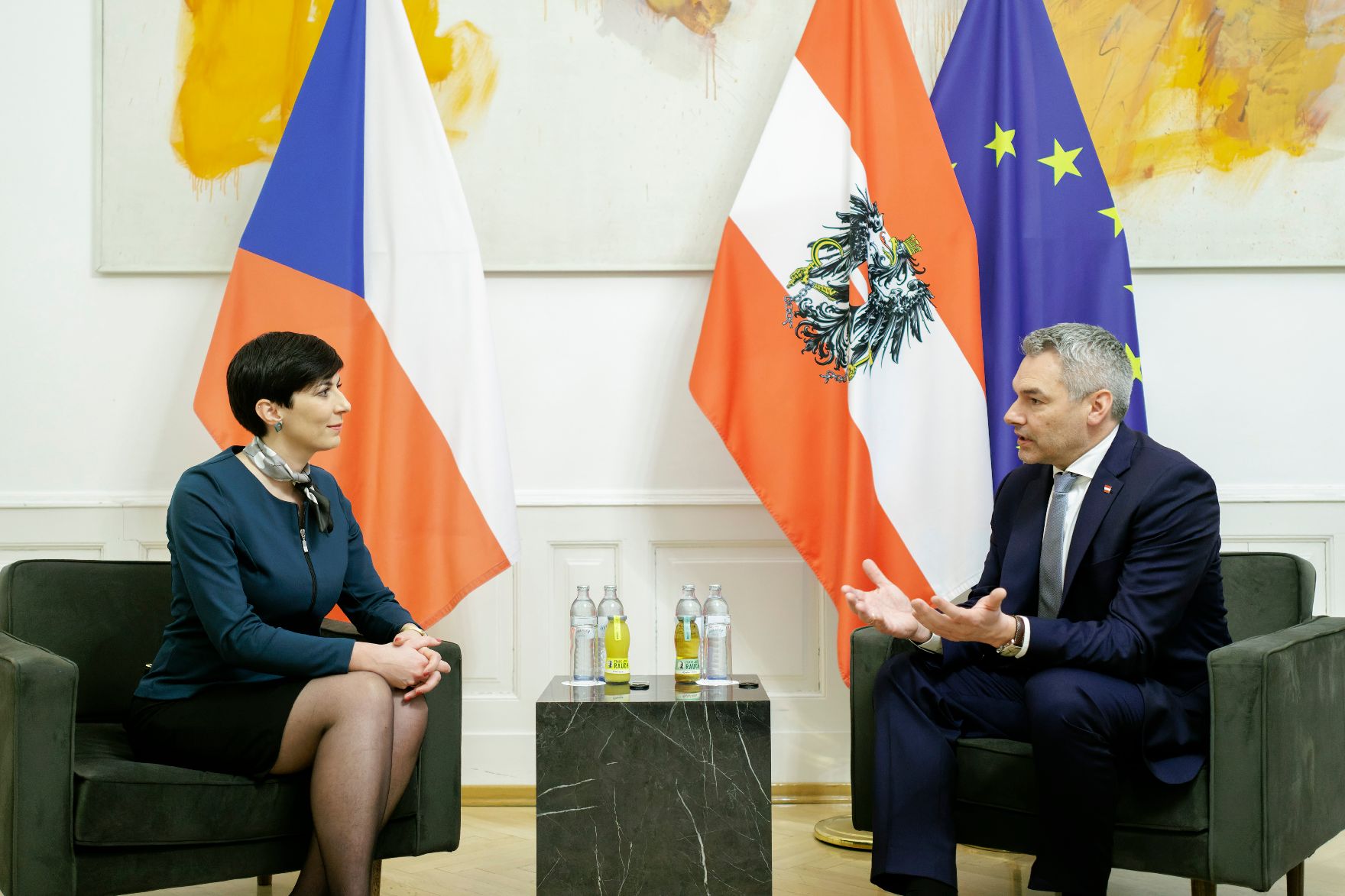 Am 13. Jänner 2023 empfing Bundeskanzler Karl Nehammer (r.) der tschechischen Parlamentspräsidentin Markéta Pekarová Adamová (l.) zu einem Gespräch.