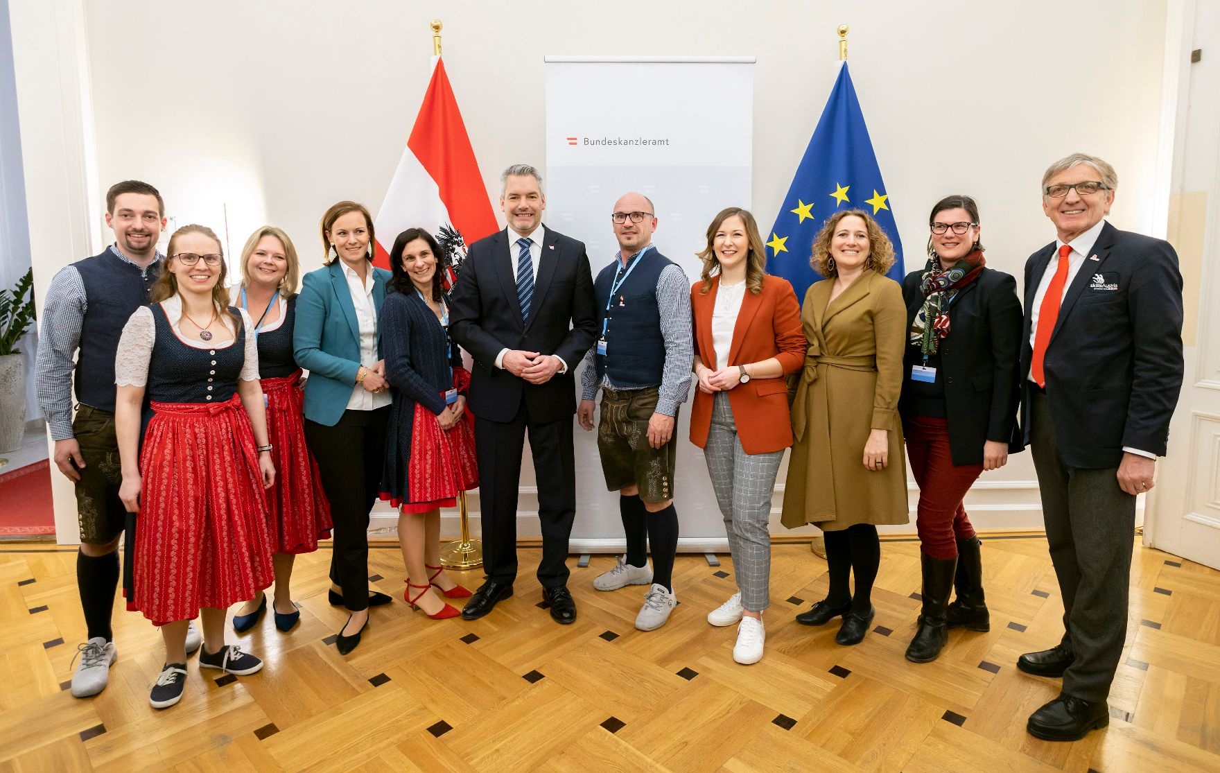 Am 17. Jänner 2023 lud Bundeskanzler Karl Nehammer gemeinsam mit Bundesministerin Claudia Plakolm das österreichische WorldSkills-Team 2022 zum einem Empfang im Bundeskanzleramt ein.