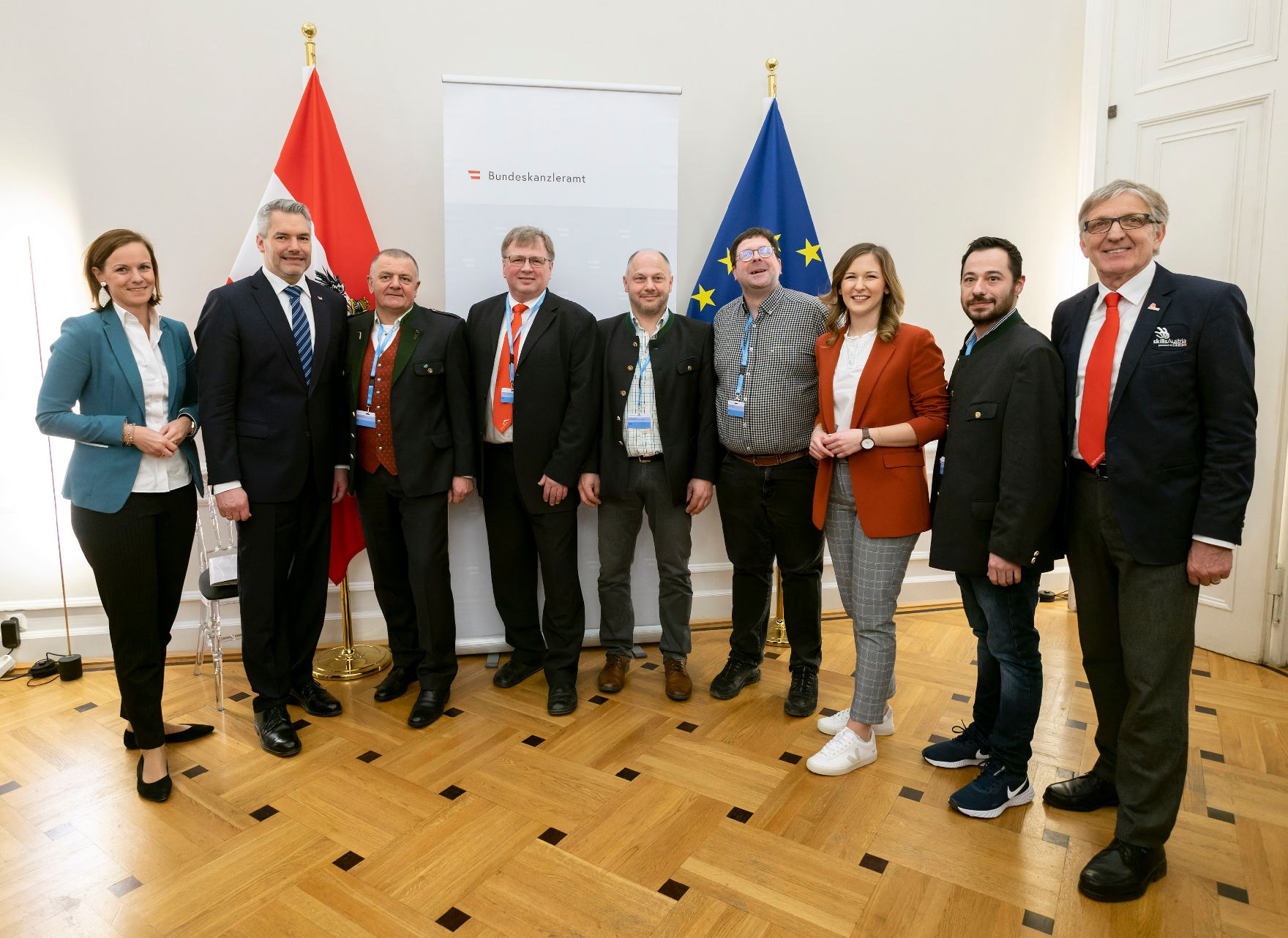Am 17. Jänner 2023 lud Bundeskanzler Karl Nehammer gemeinsam mit Bundesministerin Claudia Plakolm das österreichische WorldSkills-Team 2022 zum einem Empfang im Bundeskanzleramt ein.
