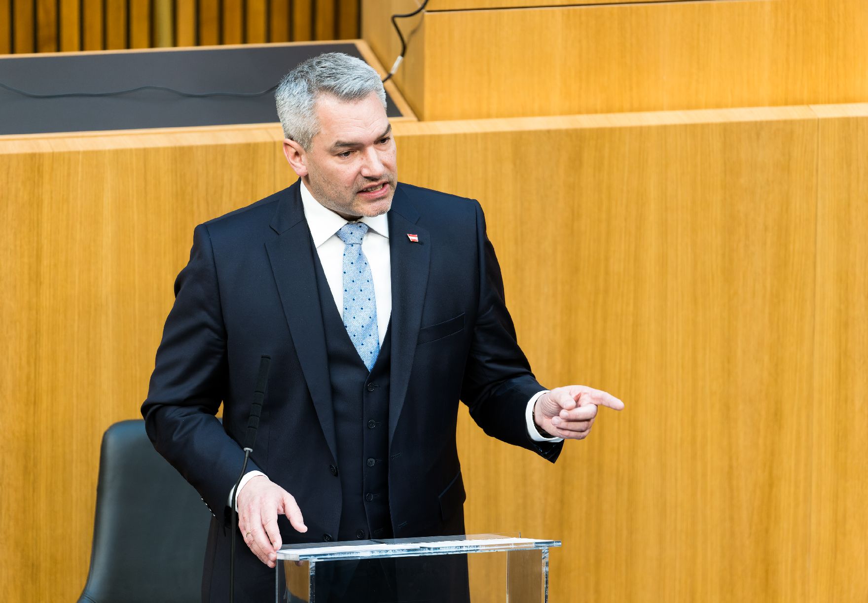 Am 25. Jänner 2023 fand eine Sondersitzung des Nationalrats zum Thema Teuerung statt. Im Bild Bundeskanzler Karl Nehammer.